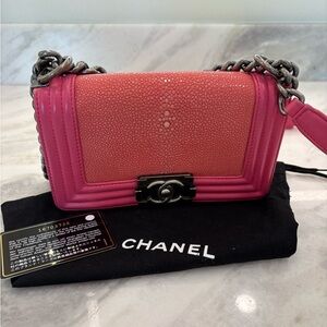 CHANEL Pink stingray and leather mini Boy Bag